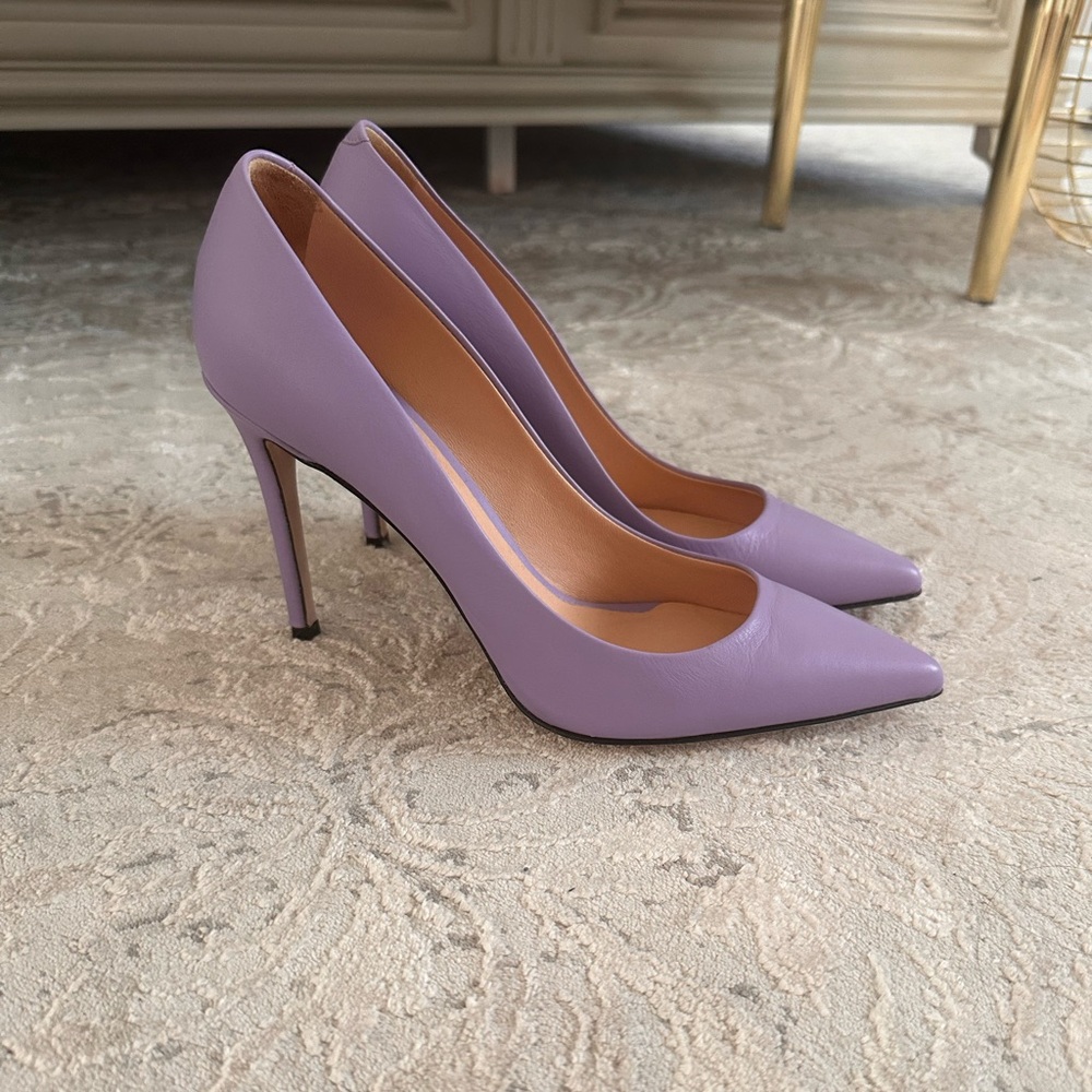 IL Passo Chic Lavender Stiletto Heels leather